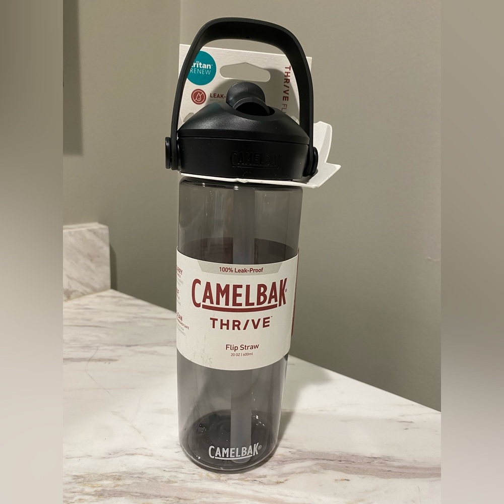 Camelbak Thrive Flip Straw Water Bottle 20oz 600mL Leak Proof Gray w/ Handle NEW